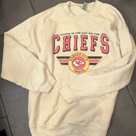 Kansas City Chiefs Taylor Swift Karma Crewneck Line Size Large NWOT - Picture 5 of 5